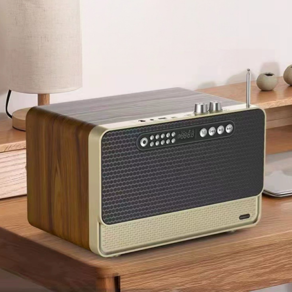 Retro wood-grain desktop speaker